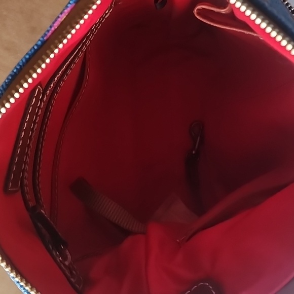 NWT. Dooney and Bourke Crossbody Purse. - Picture 11 of 15